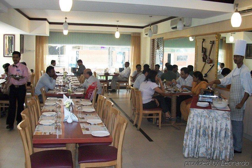 Ramanashree Brunton Otel Bangalore Restoran fotoğraf